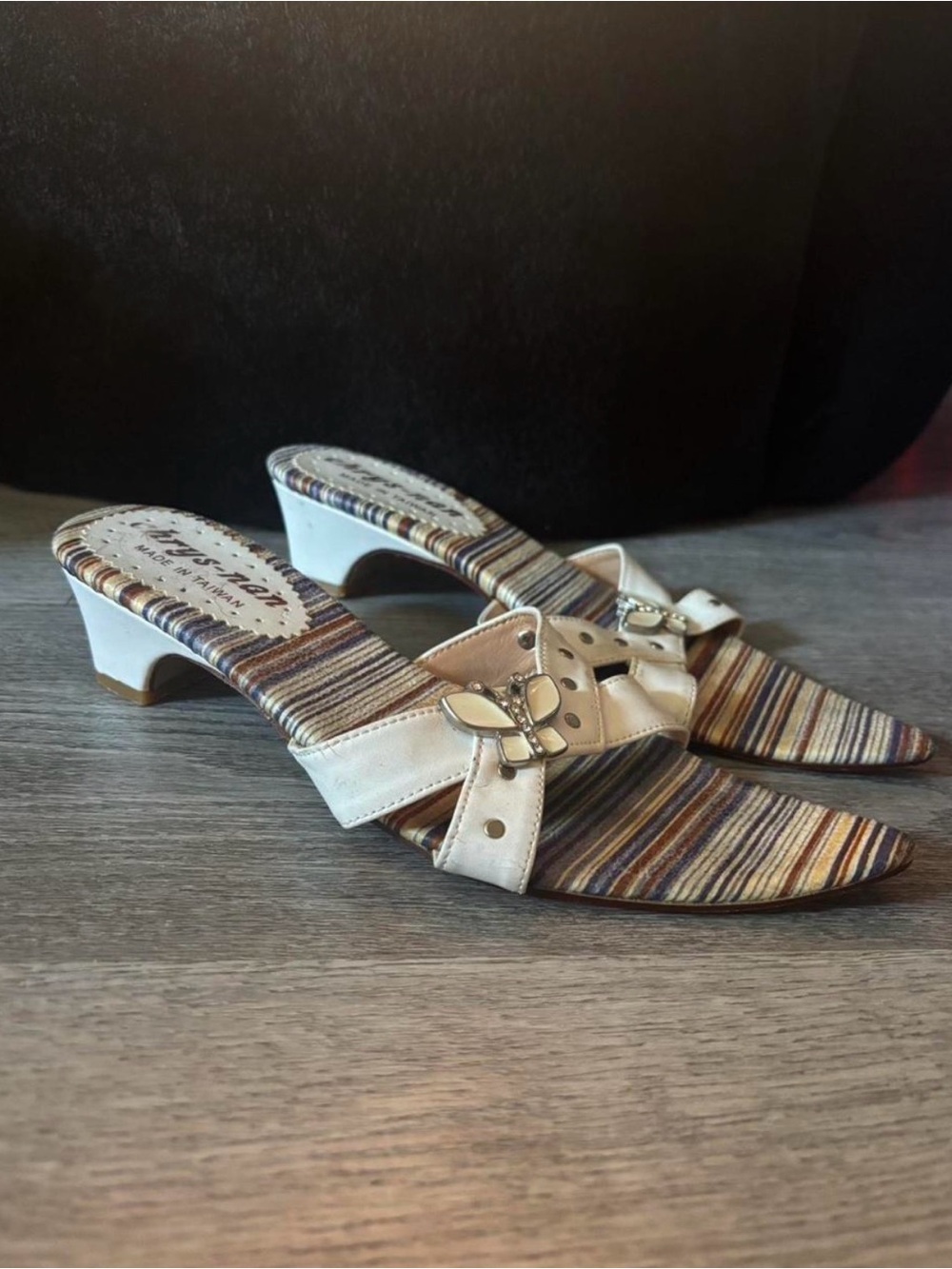 y2k Women's Cream Slip-On Kitten Heel Sandals
